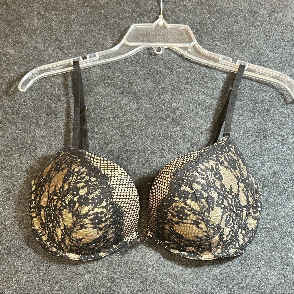 Victoria’s Secret Very Sexy Push Up Lace Fishnet Bra Size 34DD Gem Rhinestone